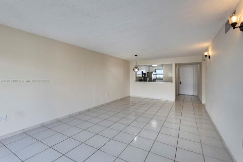 Снять в аренду кондоминиум в Майами, Флорида 2 спальни, 98.85м2, № 1956138 - фото 8