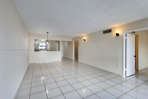 Снять в аренду кондоминиум в Майами, Флорида 2 спальни, 98.85м2, № 1956138 - фото 9