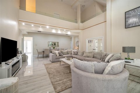 House in Montverde, Florida 5 bedrooms, 403.85 sq.m. № 1835897 - photo 14