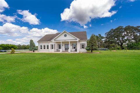 House in Montverde, Florida 5 bedrooms, 403.85 sq.m. № 1835897 - photo 1