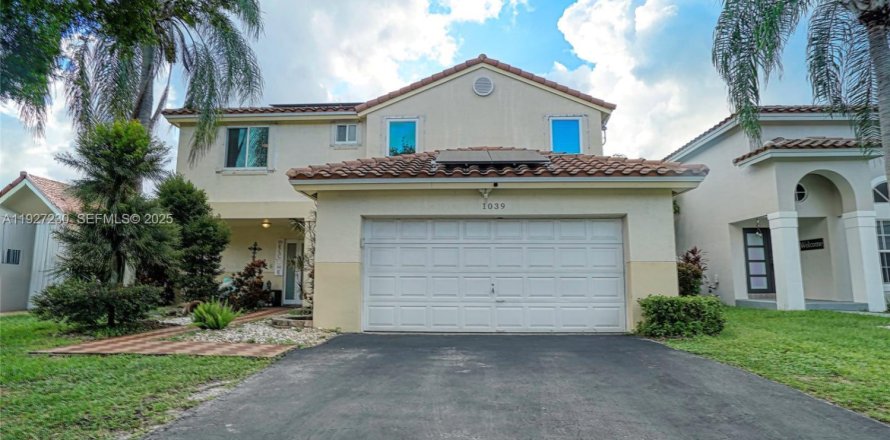 House in Sunrise, Florida 4 bedrooms, 171.59 sq.m. № 1985865