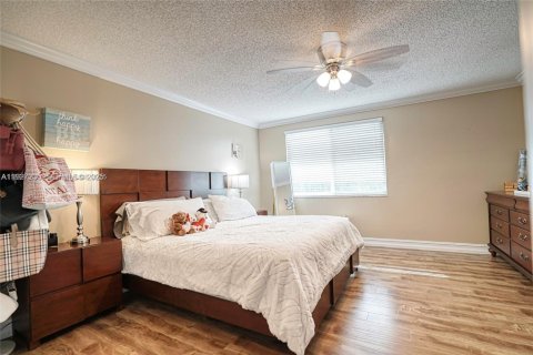 House in Sunrise, Florida 4 bedrooms, 171.59 sq.m. № 1985865 - photo 14