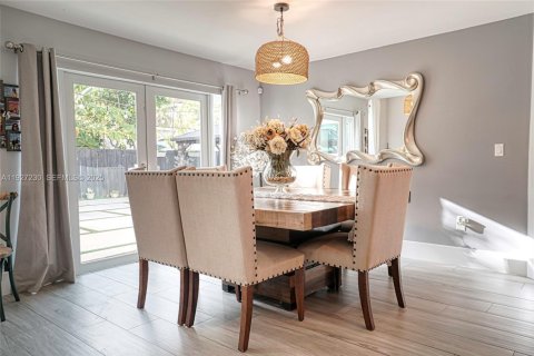 House in Sunrise, Florida 4 bedrooms, 171.59 sq.m. № 1985865 - photo 4