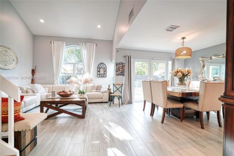 House in Sunrise, Florida 4 bedrooms, 171.59 sq.m. № 1985865 - photo 3