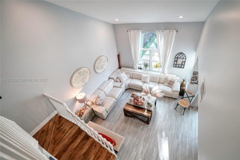 House in Sunrise, Florida 4 bedrooms, 171.59 sq.m. № 1985865 - photo 5