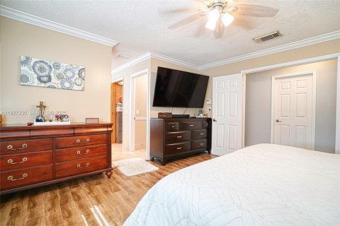 House in Sunrise, Florida 4 bedrooms, 171.59 sq.m. № 1985865 - photo 15