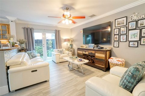 House in Sunrise, Florida 4 bedrooms, 171.59 sq.m. № 1985865 - photo 11