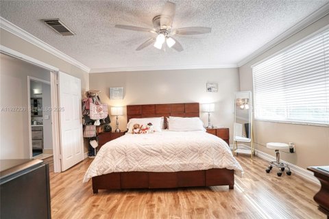 House in Sunrise, Florida 4 bedrooms, 171.59 sq.m. № 1985865 - photo 12