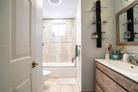 House in Sunrise, Florida 4 bedrooms, 171.59 sq.m. № 1985865 - photo 22