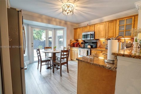 House in Sunrise, Florida 4 bedrooms, 171.59 sq.m. № 1985865 - photo 10