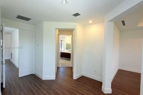 Villa ou maison à louer à Miami, Floride: 5 chambres, 382.66 m2 № 2255677 - photo 6