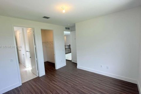 Villa ou maison à louer à Miami, Floride: 5 chambres, 382.66 m2 № 2255677 - photo 22