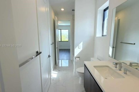 Villa ou maison à louer à Miami, Floride: 5 chambres, 382.66 m2 № 2255677 - photo 23