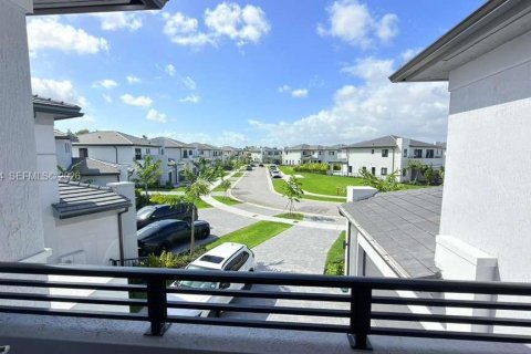 Villa ou maison à louer à Miami, Floride: 5 chambres, 382.66 m2 № 2255677 - photo 15