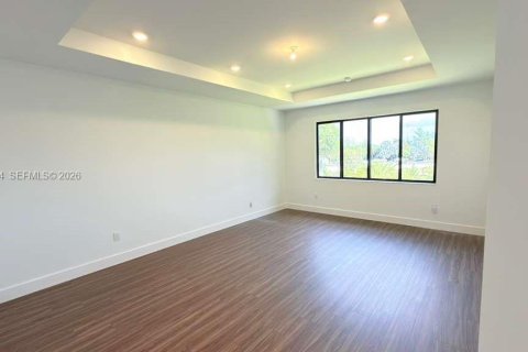 Villa ou maison à louer à Miami, Floride: 5 chambres, 382.66 m2 № 2255677 - photo 7