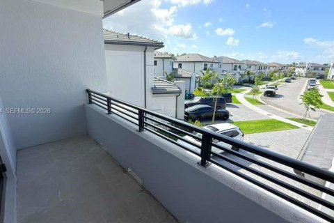Villa ou maison à louer à Miami, Floride: 5 chambres, 382.66 m2 № 2255677 - photo 16