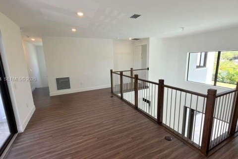 Villa ou maison à louer à Miami, Floride: 5 chambres, 382.66 m2 № 2255677 - photo 18