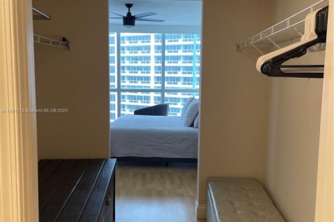 Copropriété à louer à Miami, Floride: 2 chambres, 97.36 m2 № 1683527 - photo 12