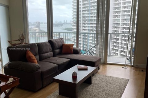 Copropriété à louer à Miami, Floride: 2 chambres, 97.36 m2 № 1683527 - photo 3