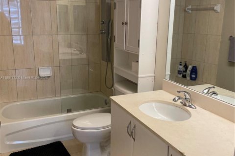 Copropriété à louer à Miami, Floride: 2 chambres, 97.36 m2 № 1683527 - photo 11