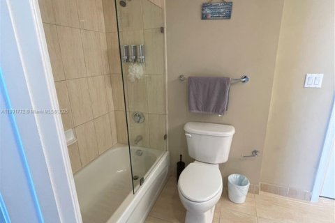 Copropriété à louer à Miami, Floride: 2 chambres, 97.36 m2 № 1683527 - photo 18
