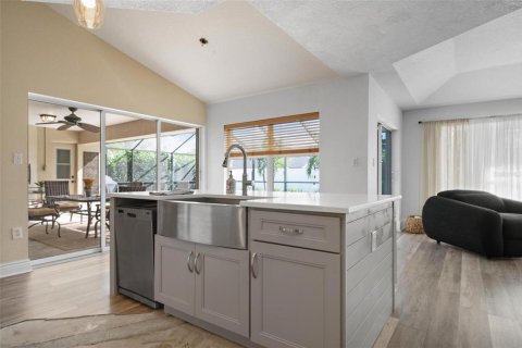 House in Port Charlotte, Florida 3 bedrooms, 199.46 sq.m. № 2092190 - photo 17
