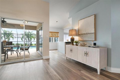 House in Port Charlotte, Florida 3 bedrooms, 199.46 sq.m. № 2092190 - photo 13