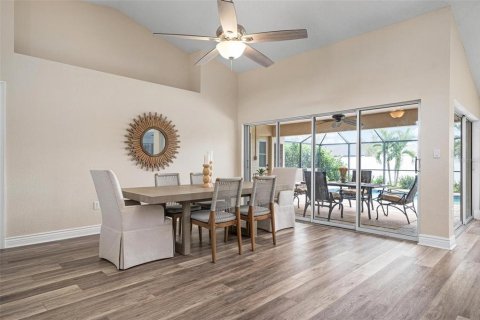 House in Port Charlotte, Florida 3 bedrooms, 199.46 sq.m. № 2092190 - photo 6