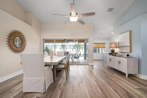 House in Port Charlotte, Florida 3 bedrooms, 199.46 sq.m. № 2092190 - photo 4