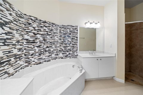 House in Parkland, Florida 4 bedrooms, 234.21 sq.m. № 2251647 - photo 15