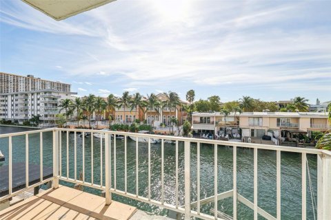 Condominio en venta en North Miami Beach, Florida, 2 dormitorios, 111.48 m2 № 1702583 - foto 29