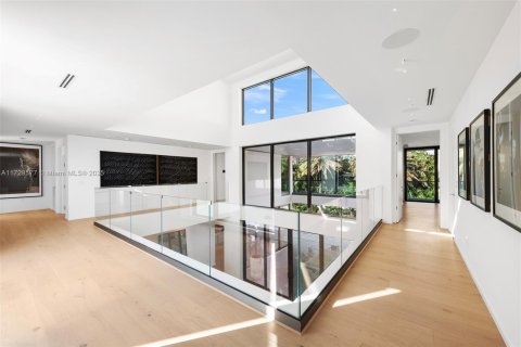 House in Golden Beach, Florida 6 bedrooms, 711.35 sq.m. № 1867844 - photo 30