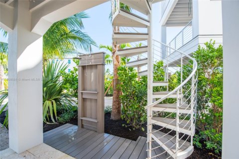 House in Marathon, Florida 5 bedrooms, 279.73 sq.m. № 1862620 - photo 30