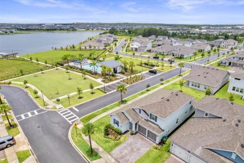House in Orlando, Florida 5 bedrooms, 289.86 sq.m. № 1801439 - photo 2