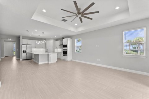 House in Orlando, Florida 5 bedrooms, 289.86 sq.m. № 1801439 - photo 11