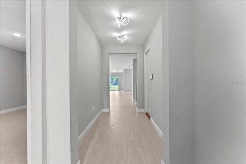 House in Orlando, Florida 5 bedrooms, 289.86 sq.m. № 1801439 - photo 19
