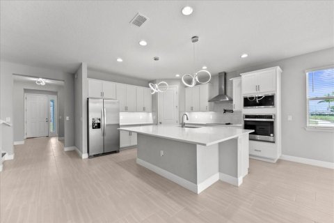 House in Orlando, Florida 5 bedrooms, 289.86 sq.m. № 1801439 - photo 9