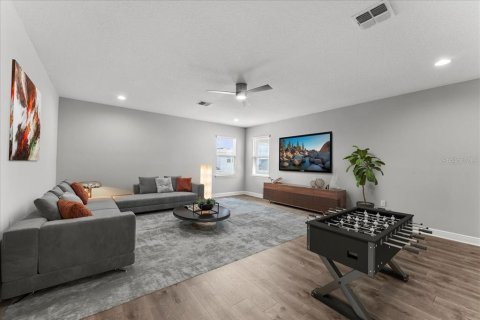 House in Orlando, Florida 5 bedrooms, 289.86 sq.m. № 1801439 - photo 6