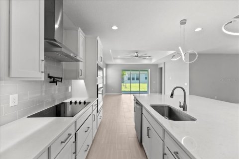 House in Orlando, Florida 5 bedrooms, 289.86 sq.m. № 1801439 - photo 23