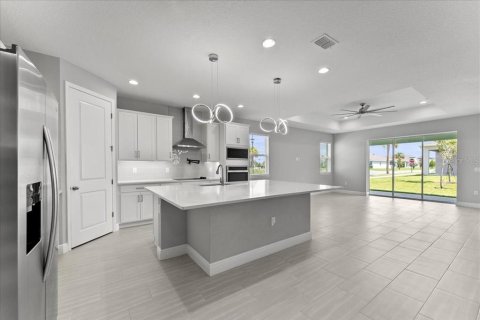 House in Orlando, Florida 5 bedrooms, 289.86 sq.m. № 1801439 - photo 7