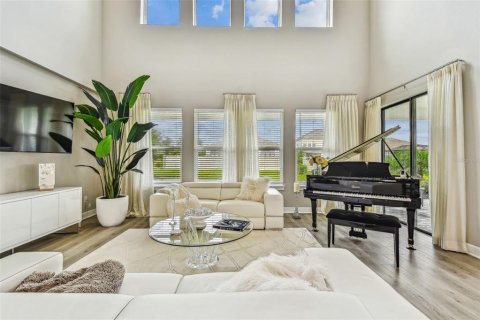 House in Wesley Chapel, Florida 5 bedrooms, 342.44 sq.m. № 1826642 - photo 13