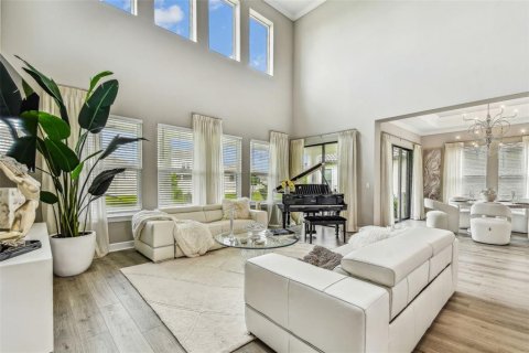 House in Wesley Chapel, Florida 5 bedrooms, 342.44 sq.m. № 1826642 - photo 14