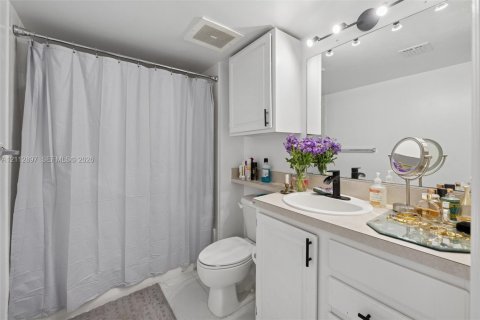Купить кондоминиум в Майами, Флорида 2 спальни, 95.41м2, № 2432827 - фото 20
