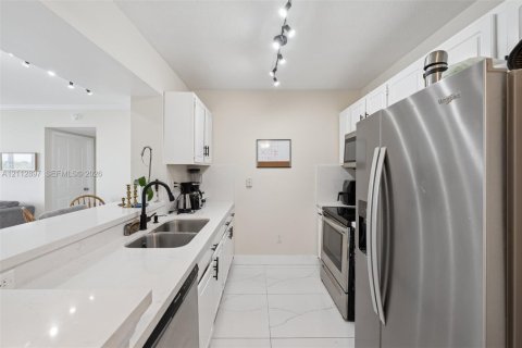 Купить кондоминиум в Майами, Флорида 2 спальни, 95.41м2, № 2432827 - фото 8