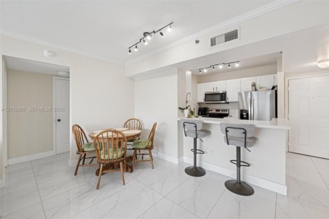 Купить кондоминиум в Майами, Флорида 2 спальни, 95.41м2, № 2432827 - фото 11