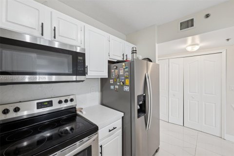 Купить кондоминиум в Майами, Флорида 2 спальни, 95.41м2, № 2432827 - фото 7