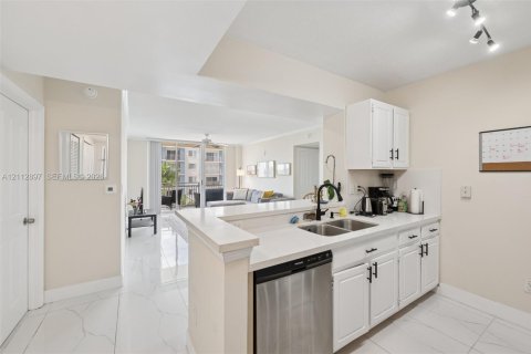 Купить кондоминиум в Майами, Флорида 2 спальни, 95.41м2, № 2432827 - фото 6