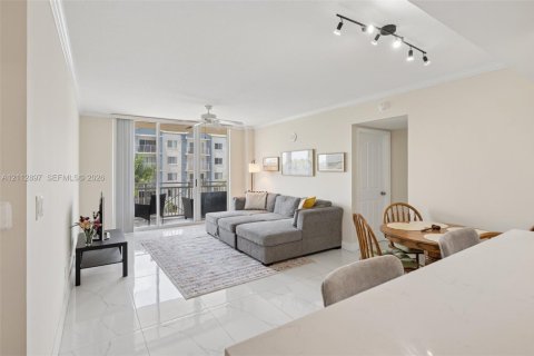 Купить кондоминиум в Майами, Флорида 2 спальни, 95.41м2, № 2432827 - фото 2