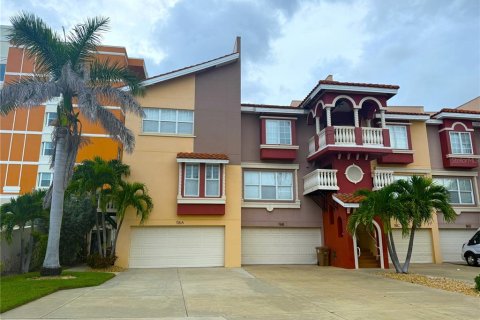 Adosado en alquiler en Madeira Beach, Florida, 3 dormitorios, 203.46 m2 № 1916438 - foto 1