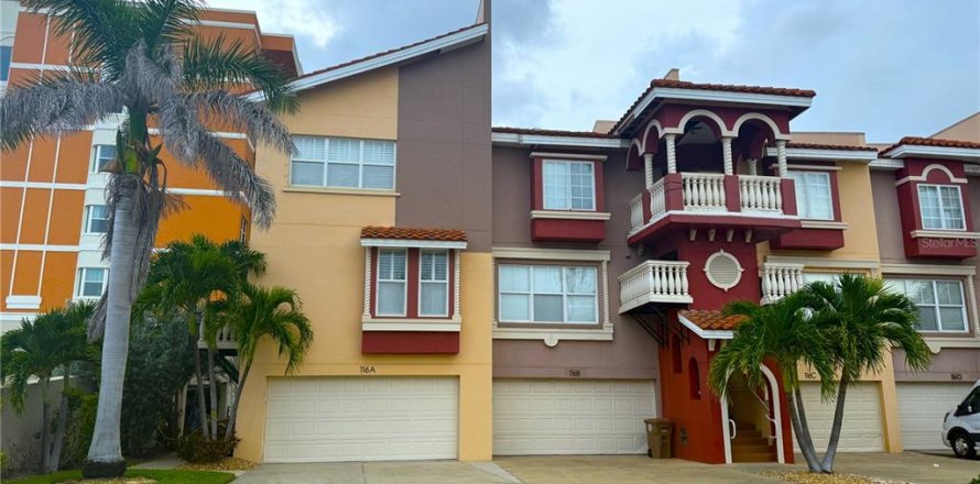 Adosado en Madeira Beach, Florida 3 dormitorios, 203.46 m2 № 1916438